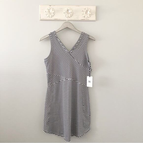 Tail Activewear Stripe V Neck Dress with Cross Over Panel NEW - Picture 1 of 7